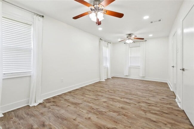 Building Photo - Kent Avenue