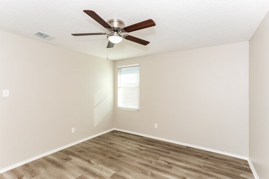 Building Photo - 621 Almandora Dr