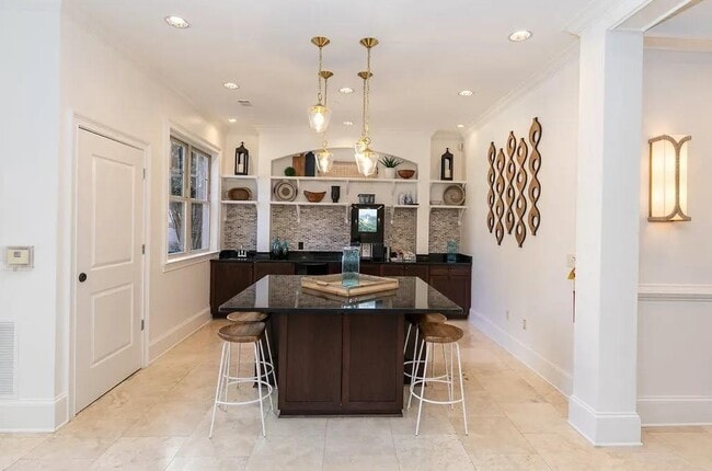 Building Photo - 1000 Ashwood Pkwy