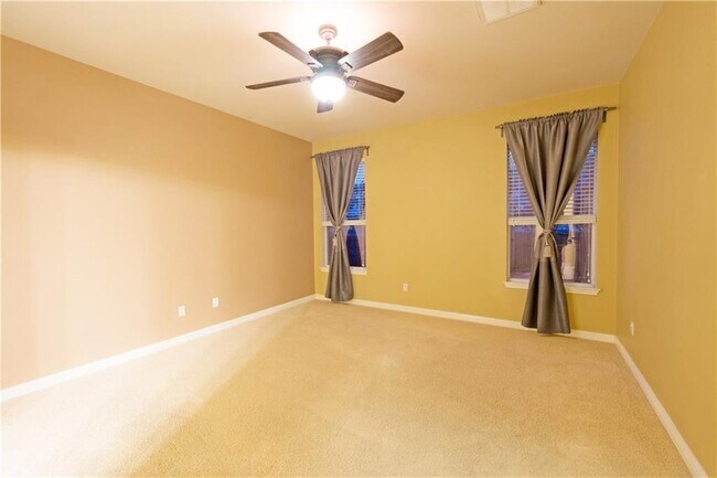 Building Photo - 305 Arrowhead Trail