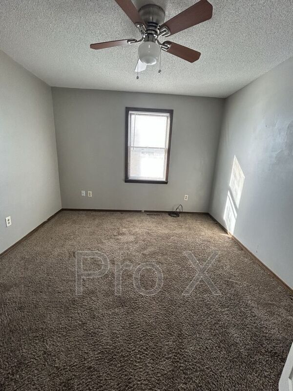 Building Photo - 313 E 8th St