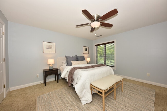 Building Photo - 1515 N Van Buren St