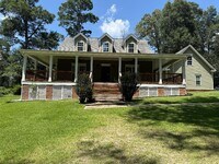 Building Photo - 209 Pineridge Dr