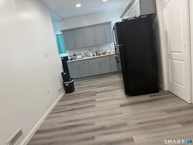 Building Photo - 144 Palisade Ave