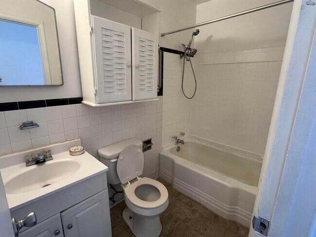 Building Photo - 1902 Huff St