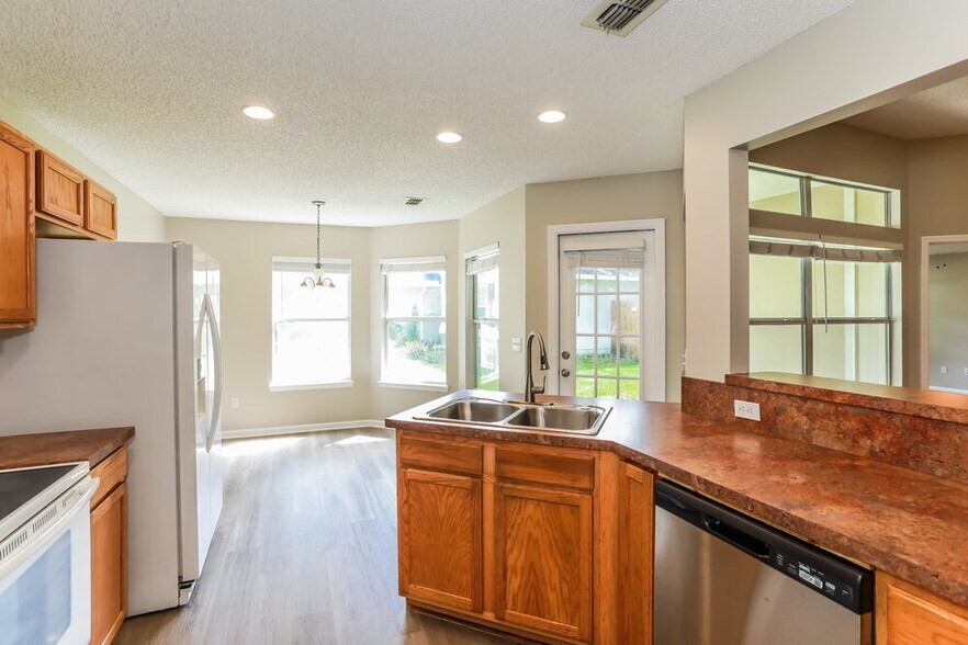 Building Photo - 8059 Carisbrook Ct