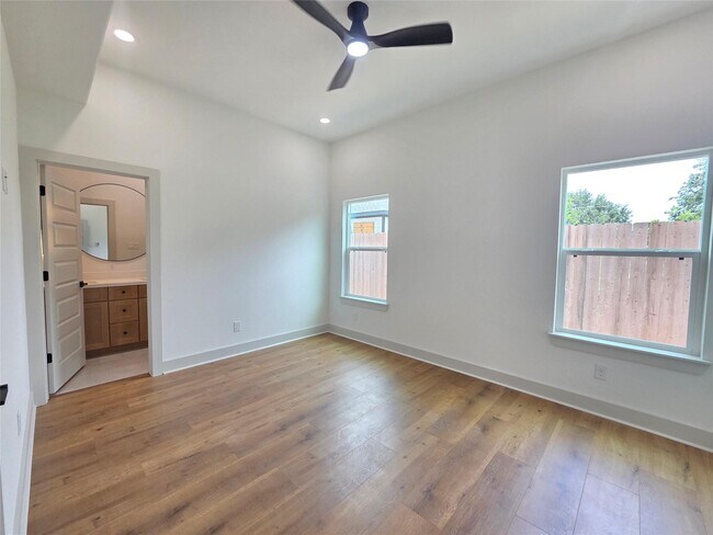 Building Photo - 9821 Turnbow St
