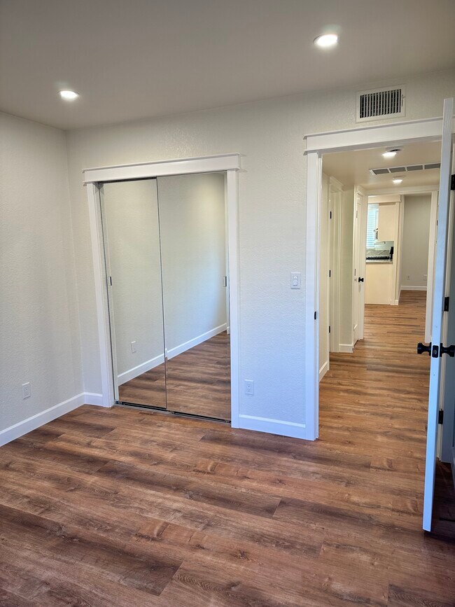 Building Photo - 510 S Adams St