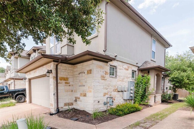 Building Photo - 13400 Briarwick Dr