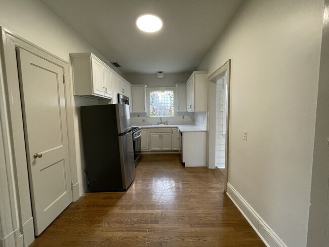 Building Photo - 3417 Plymouth Pl