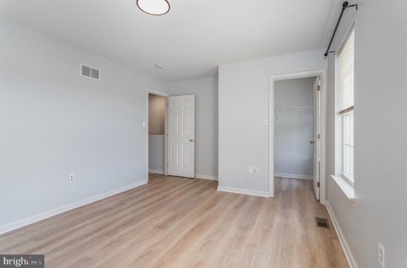 Building Photo - 330 Charles Cir