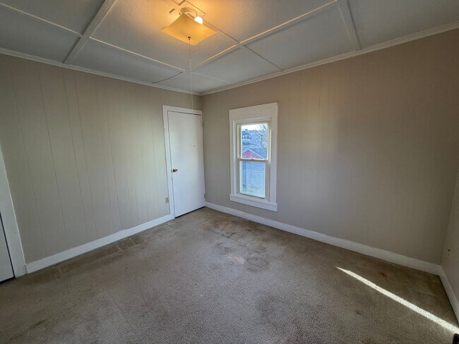 Building Photo - 35 Pleasant St