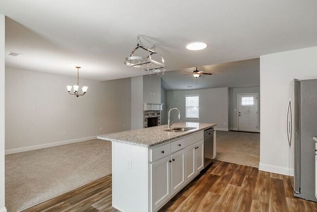 Building Photo - 80 Creek Haven Dr