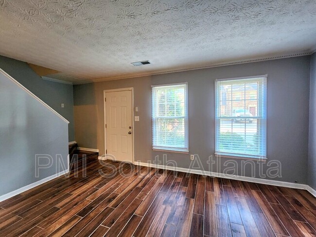 Building Photo - 143 Forrest Ave