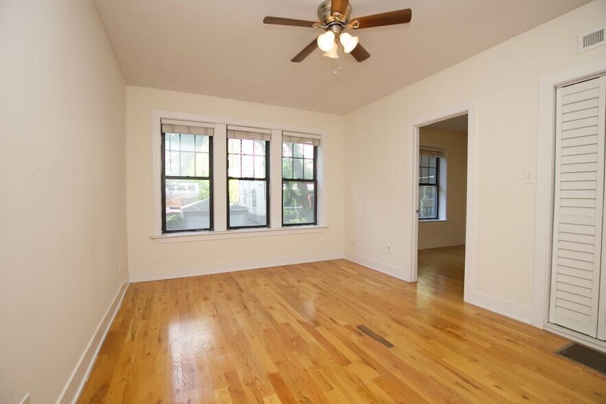 Building Photo - 1456 W Byron St