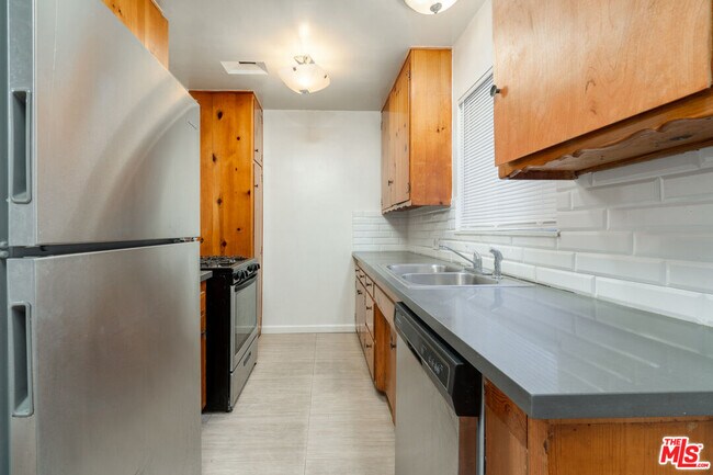 Building Photo - 1453 Butler Ave