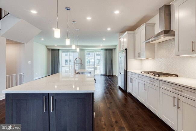 Building Photo - 43469 Grandmoore St