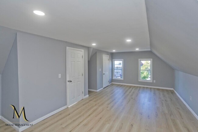 Building Photo - Single Family Home just minutes away from E. Longmeadow!