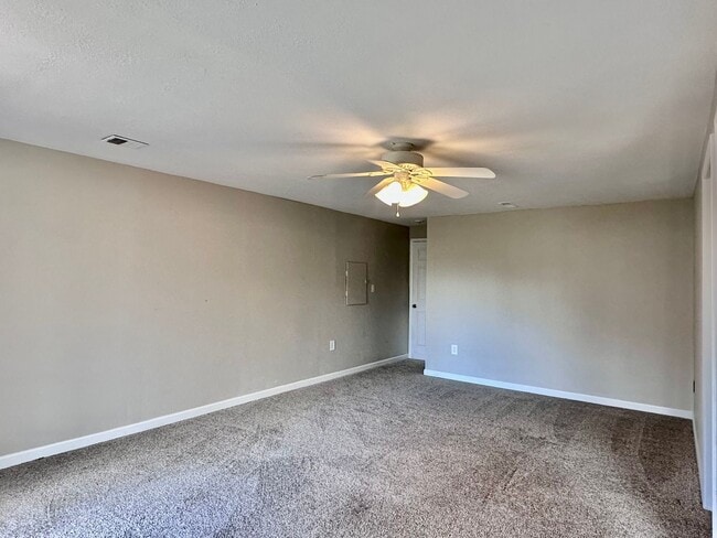 Building Photo - Conveniently Located Home in East Quincy H...