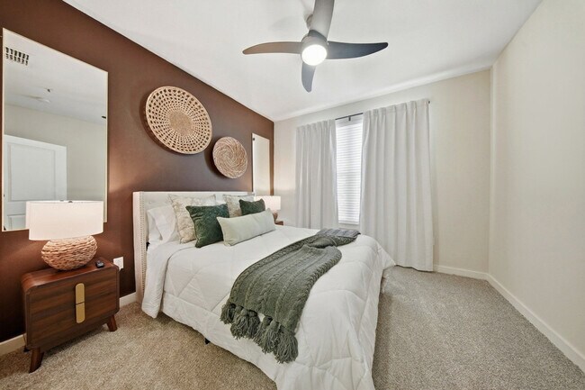 Building Photo - 1700 W Cleveland St