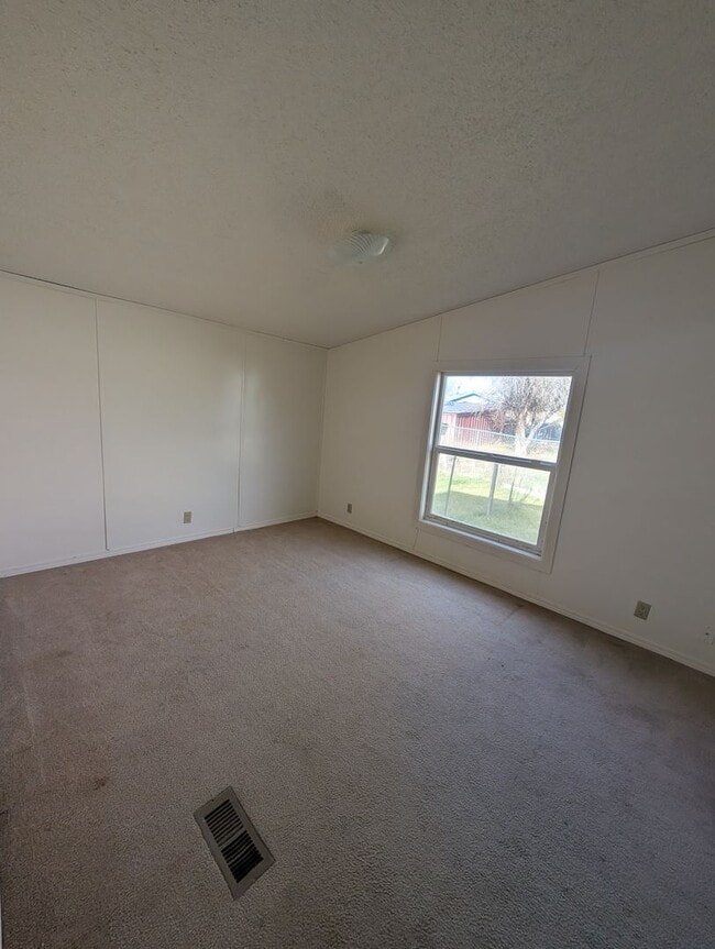 Building Photo - 3 Bedroom 2 Bath House