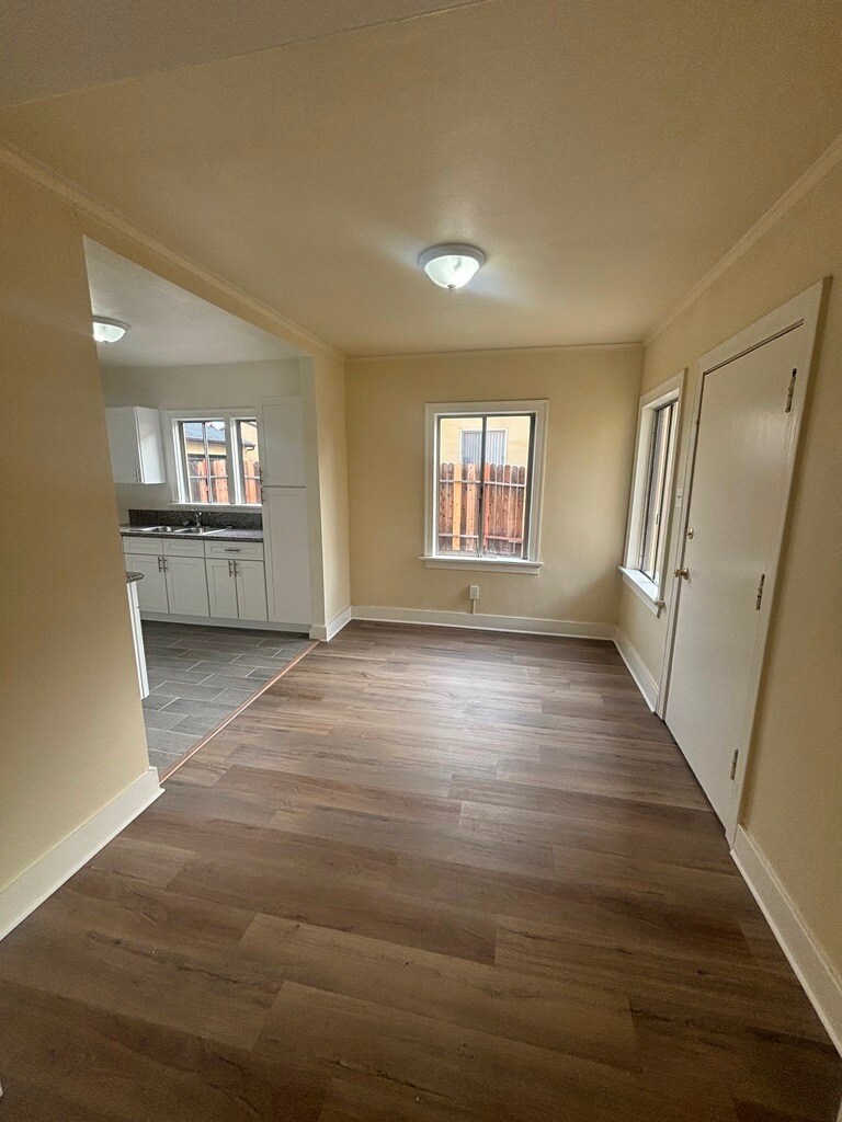 Building Photo - 317 E 61st St