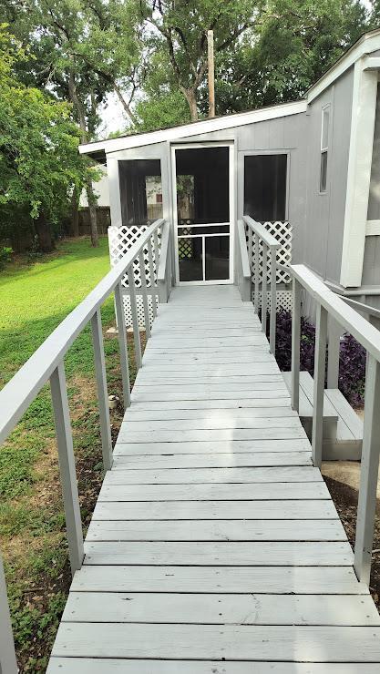 Building Photo - 305 Woods Ln