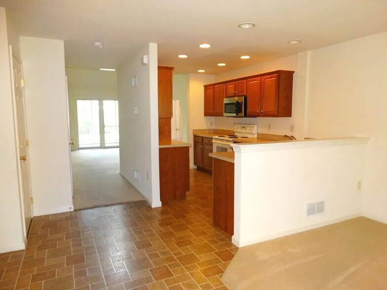 Building Photo - 1169 Hammon Ave