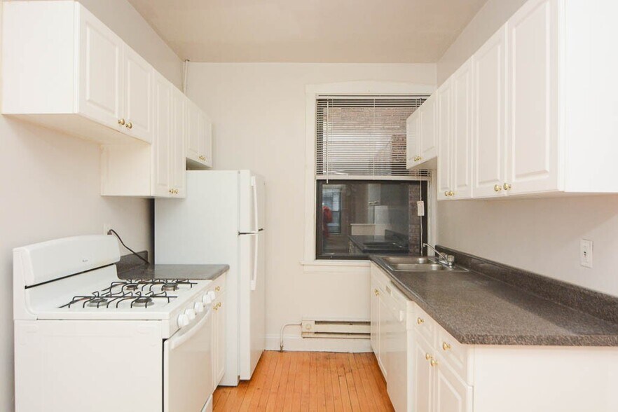 Building Photo - 1320 Oak Ave