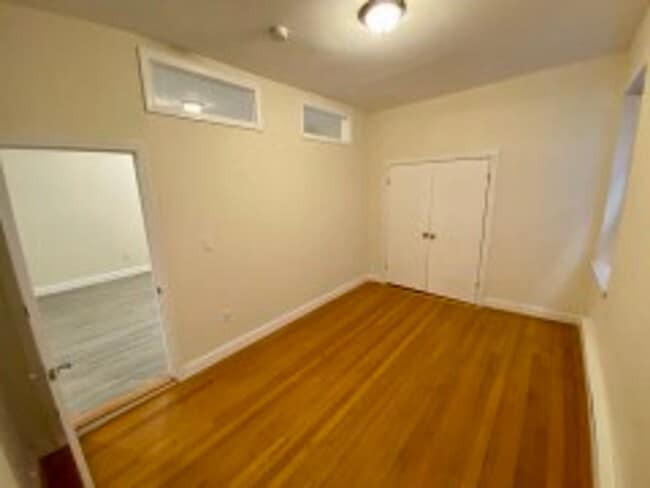 Building Photo - KENMORE (BU/NEU) 3 bed 1.5 bath - 9/1 - NO FEE