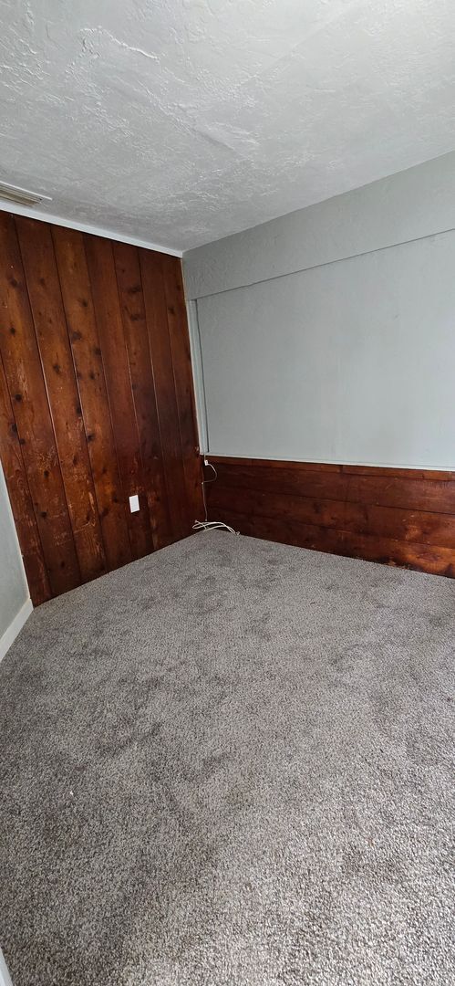 Building Photo - ONE BEDROOM ONE BATHROOM NEWLY RENOVATED A...