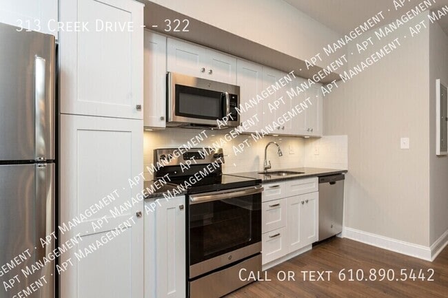 Building Photo - 313 Creek Dr