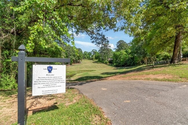 Building Photo - Beautifully Remodeled Home on Lake Forest ...