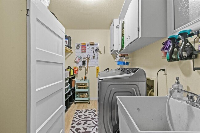 Building Photo - 308 S Ave A