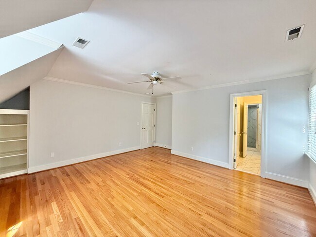 Building Photo - **OFFERING REFUNDABLE APPLICATION FEES** Incredible 5BD, 4.5BA House in Downtown Raleigh on Over ...