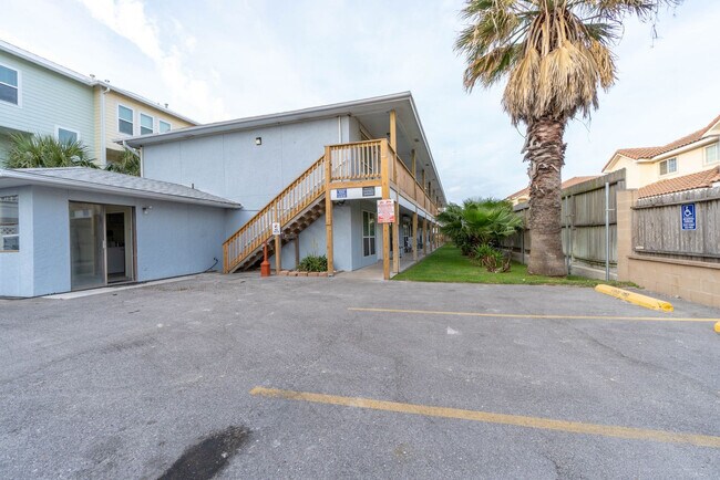 Building Photo - 14898 Granada Dr