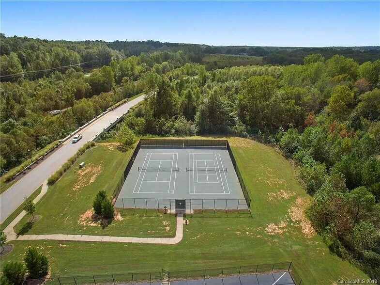 Building Photo - 988 Pennington Dr