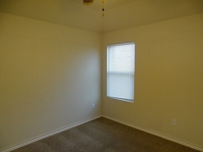 Building Photo - 7117 Micayla Cv