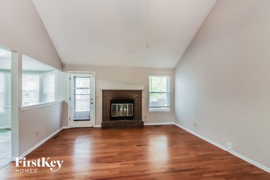 Building Photo - 616 Park Ave