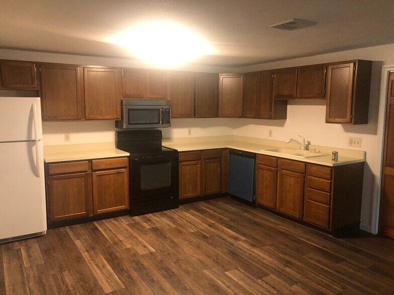 Kitchen has update appliances - 78 Saint Joseph St