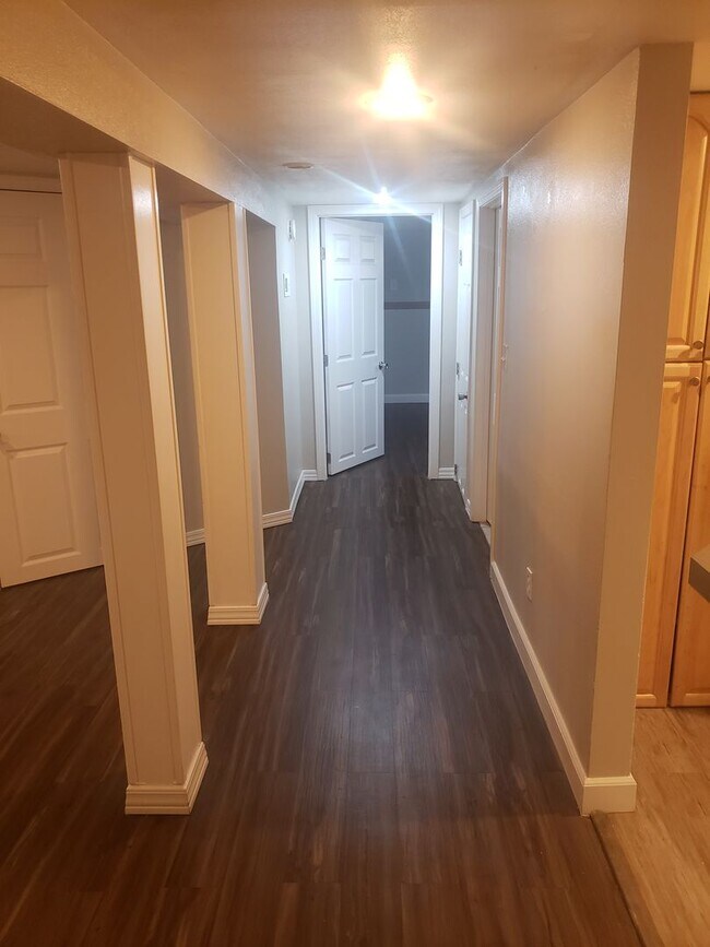 Building Photo - Cute 2 bedroom