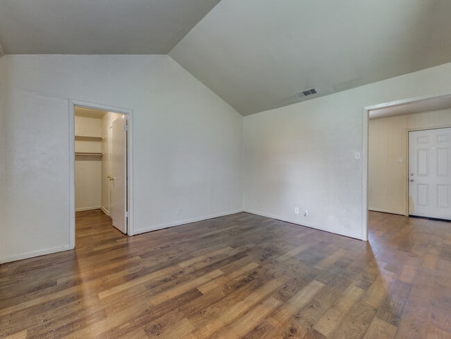 Building Photo - 300 Duncan Way