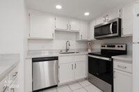 Building Photo - Beautiful upstairs 2-bedroom, 2-bathroom apartment