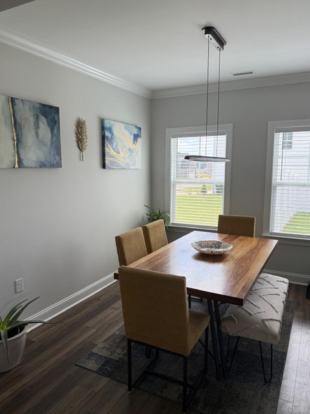 Building Photo - 402 Ravensworth Dr