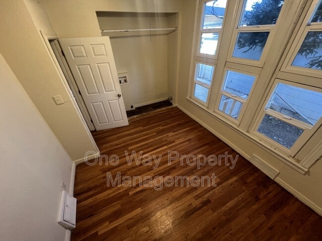 Building Photo - 1203 11th St