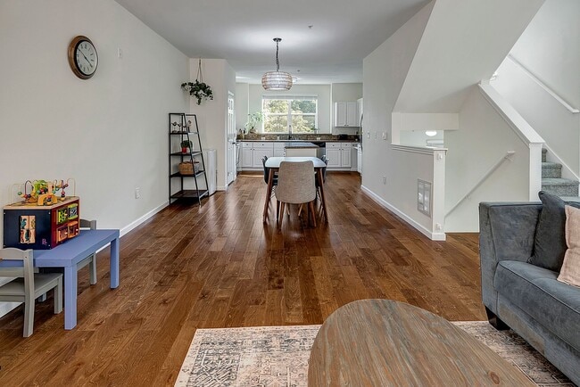 Building Photo - 3 Bed/ 2.75 Bath Townhome in Lynwood