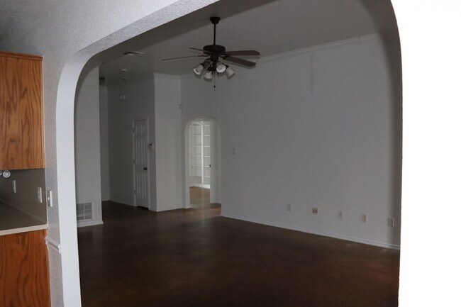 Building Photo - 2703 Curtis Dr