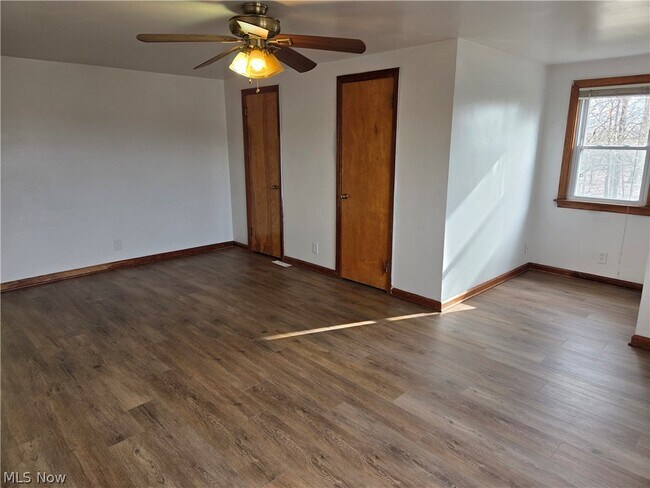 Building Photo - 3976 Faircrest St SW