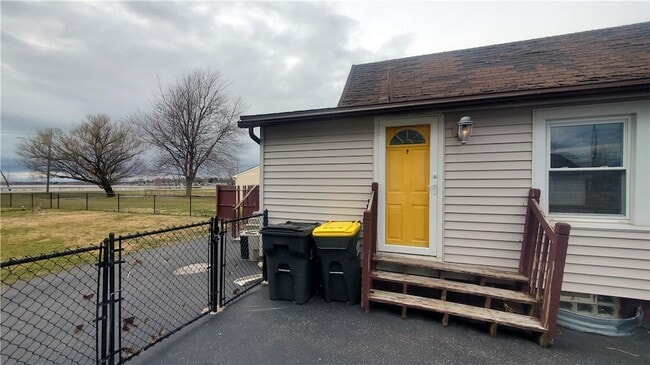 Building Photo - 2331 Edgemere Dr