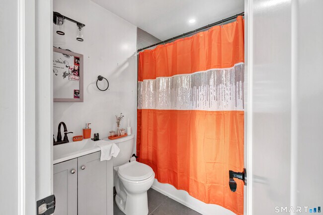 Building Photo - 1472 Baldwin St